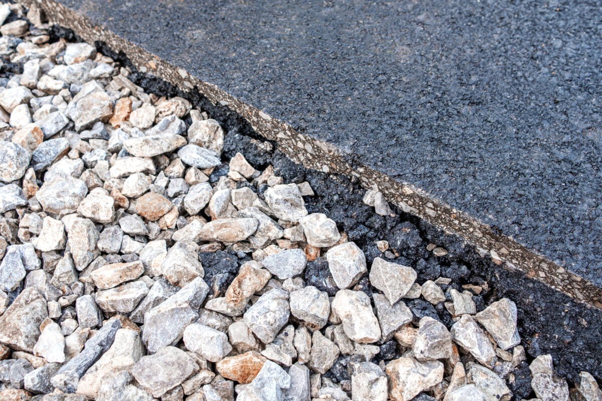 A Comprehensive Guide To Gravel Vs. Asphalt Driveways