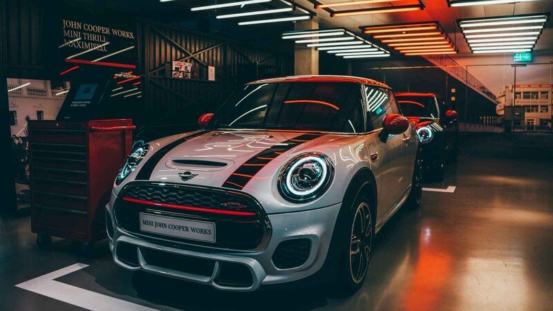 White And Red Mini Cooper Countryman