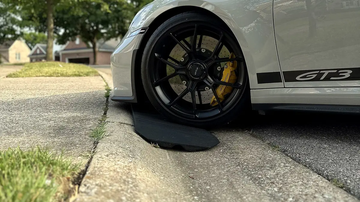 Lowcar A low Porsche GT3 rolling gently over the Smooth Curb ramp with no scrape